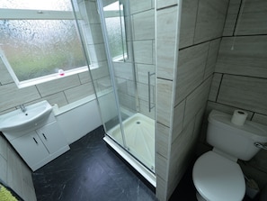 Apartment | Bathroom | Shower