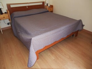 2 bedrooms, bed sheets - Serene Chalet in Antey-Saint-André near Ski Area (Antey-Saint-Andre)
