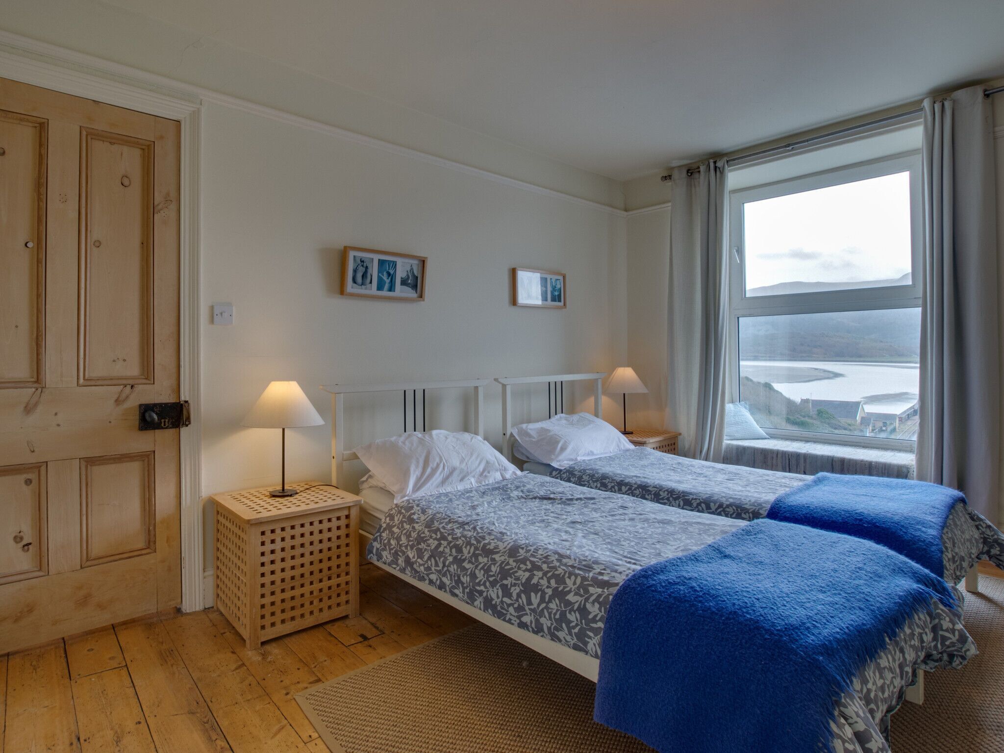 3 bedrooms, bed sheets