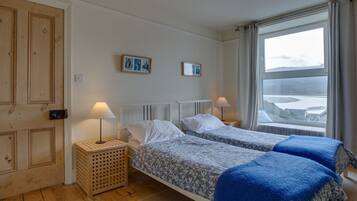 3 bedrooms, bed sheets