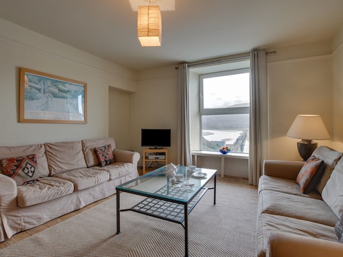 Modern Apartment Near the Estuary of the Mawddach River