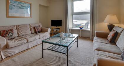 Modern Apartment Near the Estuary of the Mawddach River