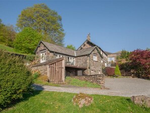 Exterior - A Spacious Holiday Home in the Beautiful Cumbria Countryside, With Private Parking (Ambleside)