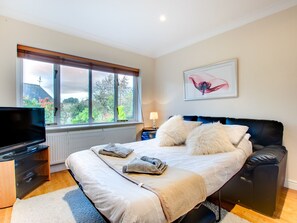 4 Schlafzimmer, individuell eingerichtet, Bettwäsche