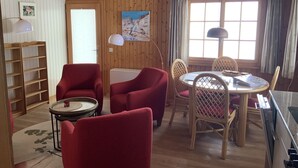 Living room - Cozy Apartment in Fiesch/wallis With Outside Terrace (Fiesch)