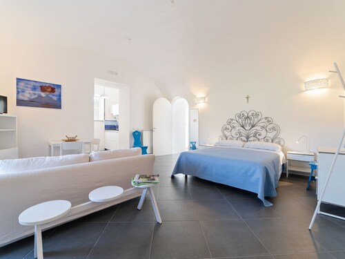 Cozy Holiday Home in S. Maria di Castellabate With Garden