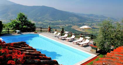 Villa in Tuscany With Pool and Valley Views