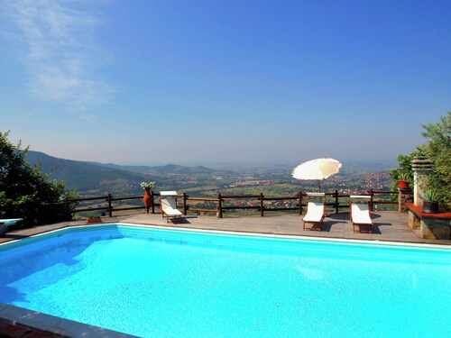 Villa in Tuscany With Pool and Valley Views