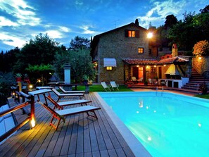 Pool - Villa in Tuscany With Pool and Valley Views (Castiglion Fiorentino)