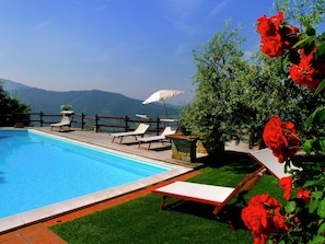 Villa | Pool | Indoor pool, outdoor pool - Villa in Tuscany With Pool and Valley Views (Castiglion Fiorentino)