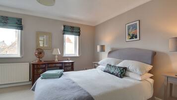 3 bedrooms, bed sheets
