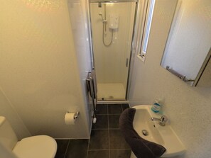 Apartment | Badezimmer | Dusche, Handtücher