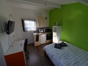Apartment | Eigene Küche | Kühlschrank, Mikrowelle, Ofen