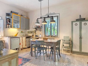 Apartment | Private kitchen | High chair