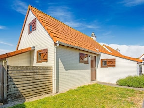 Exterior - Alluring Holiday Home in De Haan near Sea Beach (De Haan)