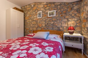 2 bedrooms, individually furnished, bed sheets