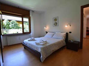 2 bedrooms, individually furnished, iron/ironing board, bed sheets