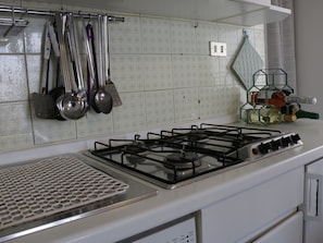 House | Private kitchen | Microwave - Cottage Near Lake Garda With Pool (Bardolino)