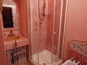 House | Bathroom - Splendid Farmhouse in Cortona With Swimming Pool (Cortona)