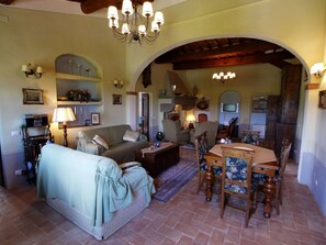 House | Living room - Splendid Farmhouse in Cortona With Swimming Pool (Cortona)