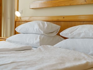 2 bedrooms, bed sheets - Tasteful Holiday Home in St. Kanzian am Klopeinersee With Sauna (Sankt Kanzian am Klopeiner See)