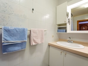 Shower, towels - Tasteful Holiday Home in St. Kanzian am Klopeinersee With Sauna (Sankt Kanzian am Klopeiner See)