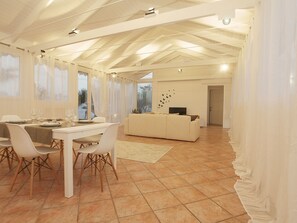 Dining - Lush Villa With Private Swimming Pool in Marsala Sicily (Marsala)