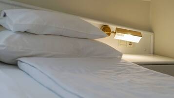 1 bedroom, bed sheets