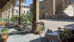Exterior - Pleasant Farmhouse in Rapolano Terme With Swimming Pool (Rapolano Terme)