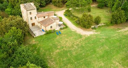 Pleasant Farmhouse in Rapolano Terme With Swimming Pool