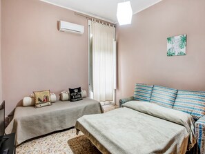Apartment | 3 bedrooms, iron/ironing board, bed sheets