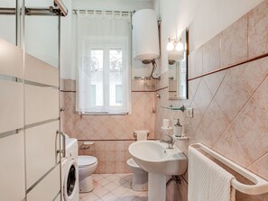 Apartment | Bathroom - City Apartment w/ Balcony (Syracuse)
