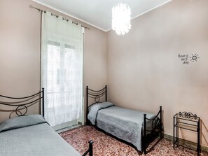 Apartment | 3 bedrooms, iron/ironing board, bed sheets