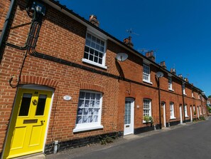 Exterior - Comfortable Holiday Home With Open Fireplace and Private Garden, Near the Centre of Woodbridge (Woodbridge)