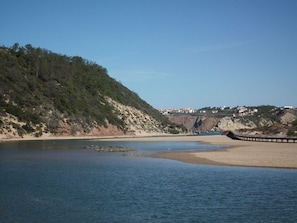 Exterior - Comfortable Holiday Home Within Walking Distance of the bay of Sao Martinho (Caldas da Rainha)