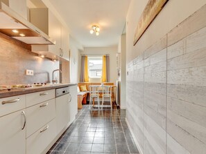 Private kitchen - Inviting Holiday Home in Winterberg-Hildfeld near Ski Slopes (Winterberg)