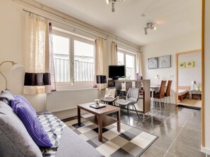 House | Living room | DVD player - Inviting Holiday Home in Winterberg-Hildfeld near Ski Slopes (Winterberg)