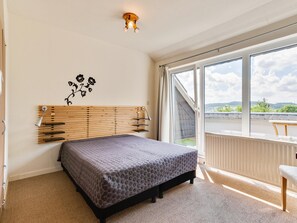 House | 9 bedrooms, individually furnished, bed sheets