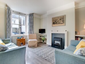 DVD player - Beautiful Holiday Home in Padstow With Garden (Padstow)