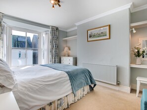 Shower, hair dryer, towels - Beautiful Holiday Home in Padstow With Garden (Padstow)