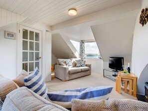 DVD player - Beautiful Holiday Home in Padstow With Garden (Padstow)