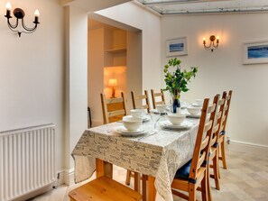 Dining - Beautiful Holiday Home in Padstow With Garden (Padstow)
