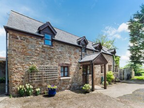 Exterior - Characteristic Stone Farmhouse in Hilly Devon near Sea (Bideford)