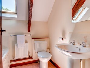 House | Bathroom - Characteristic Stone Farmhouse in Hilly Devon near Sea (Bideford)