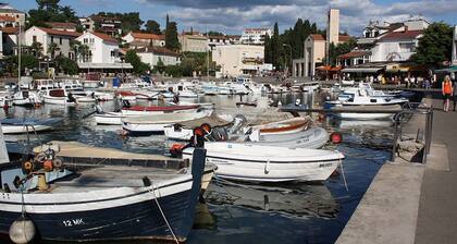 Apartment in Vantacici Near the Sea