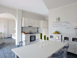 Dining - Cozy Apartment near Sea in Villammare Italy (Vibonati)