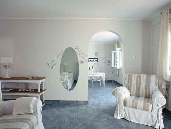 Living room - Cozy Apartment near Sea in Villammare Italy (Vibonati)