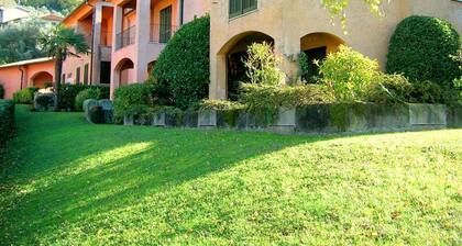 Spacious and Neat Linked House at the Como Lake