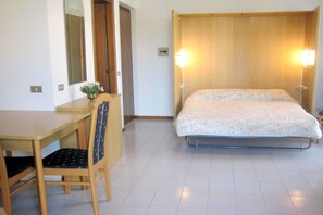 House | Individually furnished, cribs/infant beds