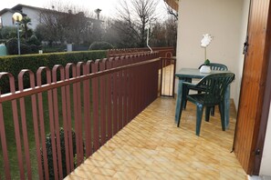 House | Outdoor dining